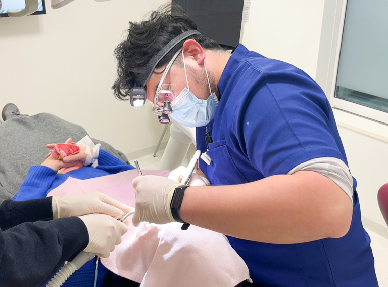 歯科医師　: 伊吹（いぶき）